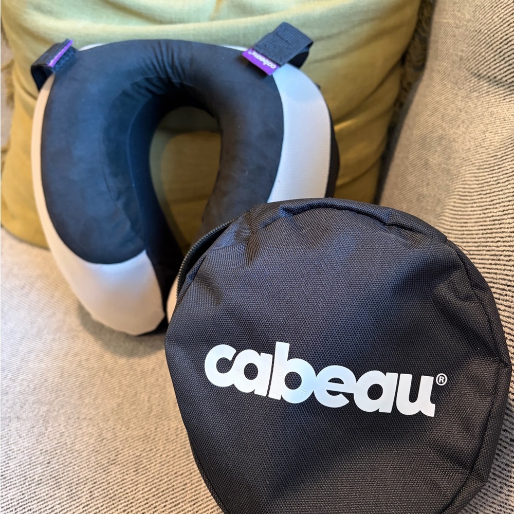 Cabeau TNE S3 travel neck pillow